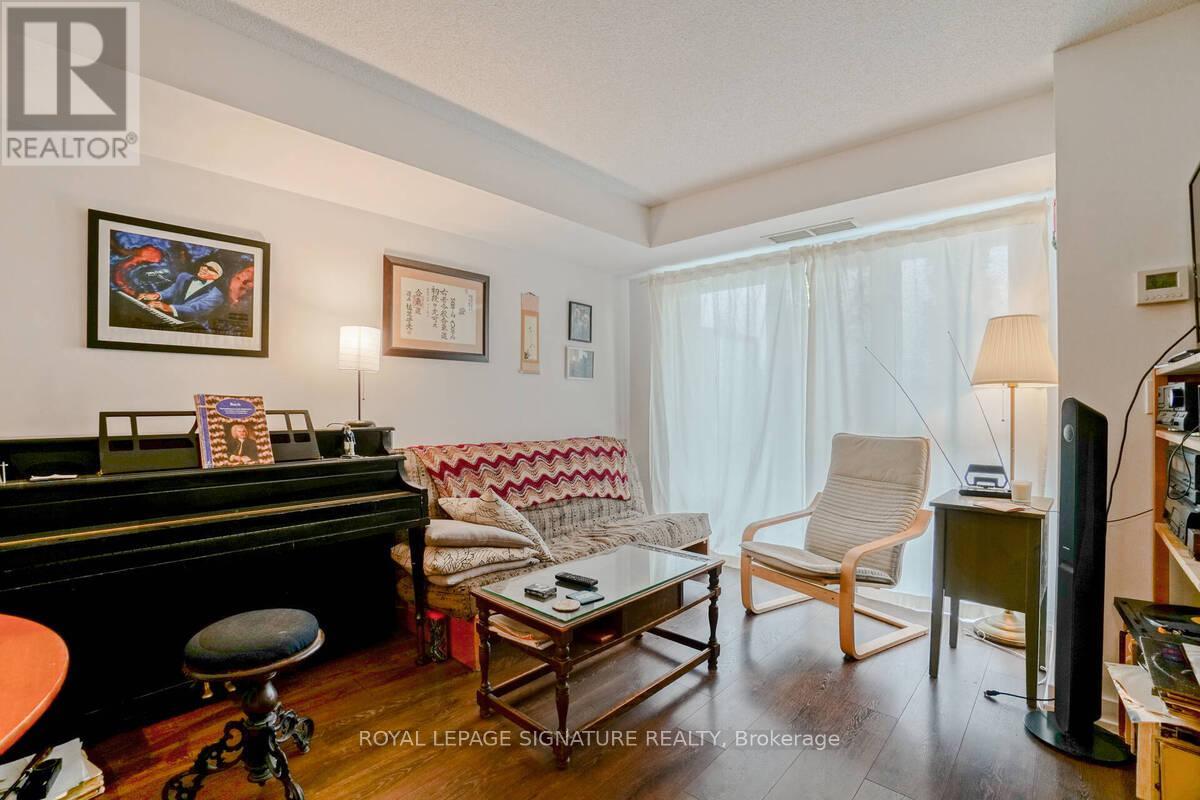 321 - 8 Trent Avenue Property Photo 17