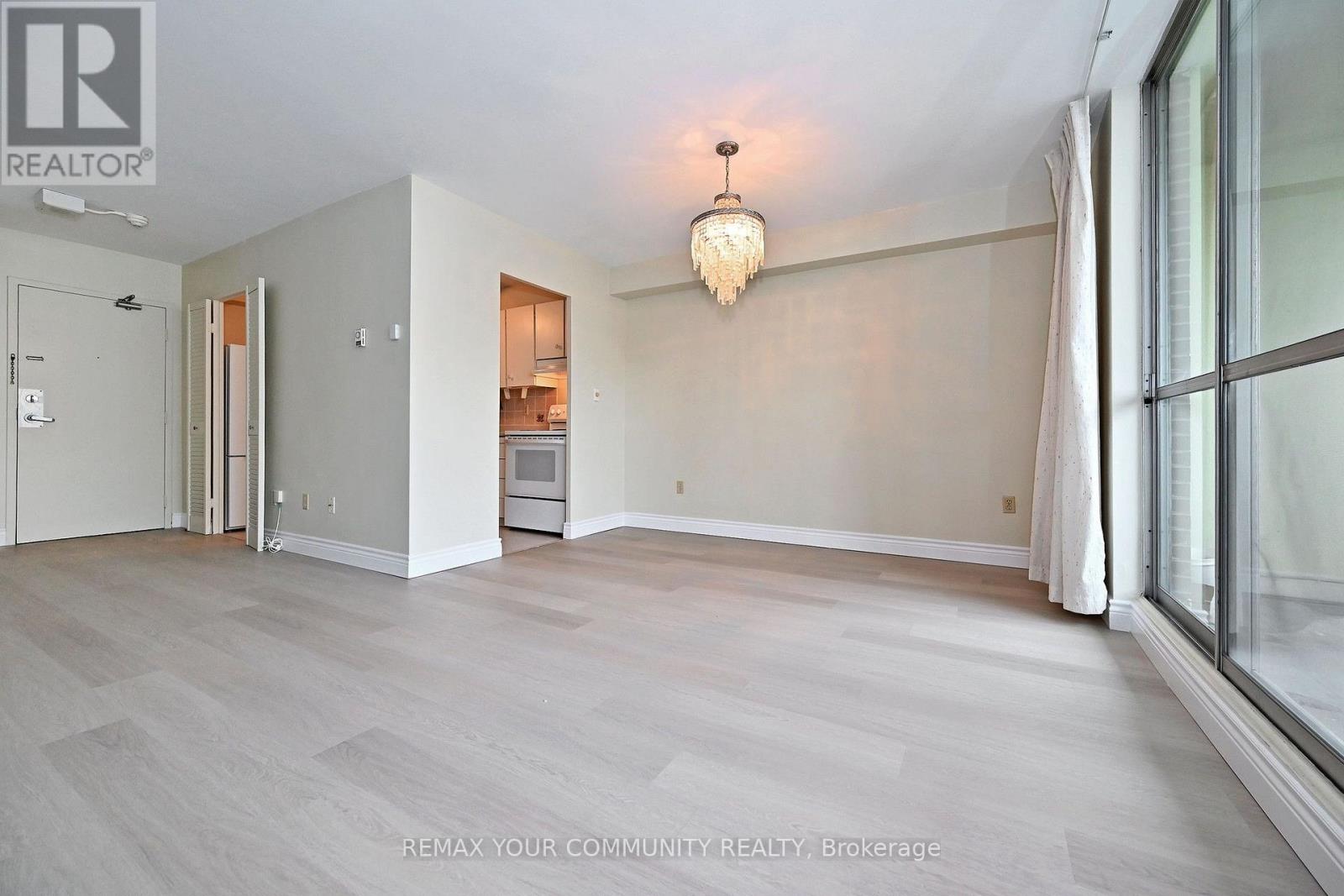 2602 - 5 Massey Square Property Photo 7