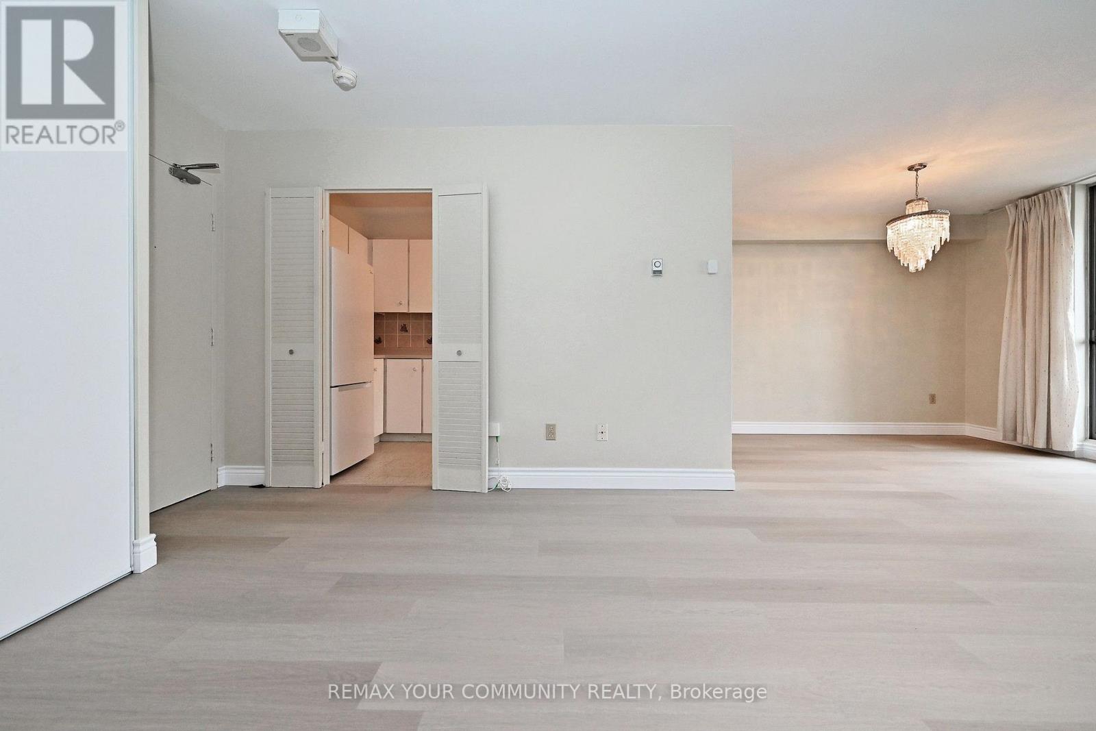 2602 - 5 Massey Square Property Photo 8