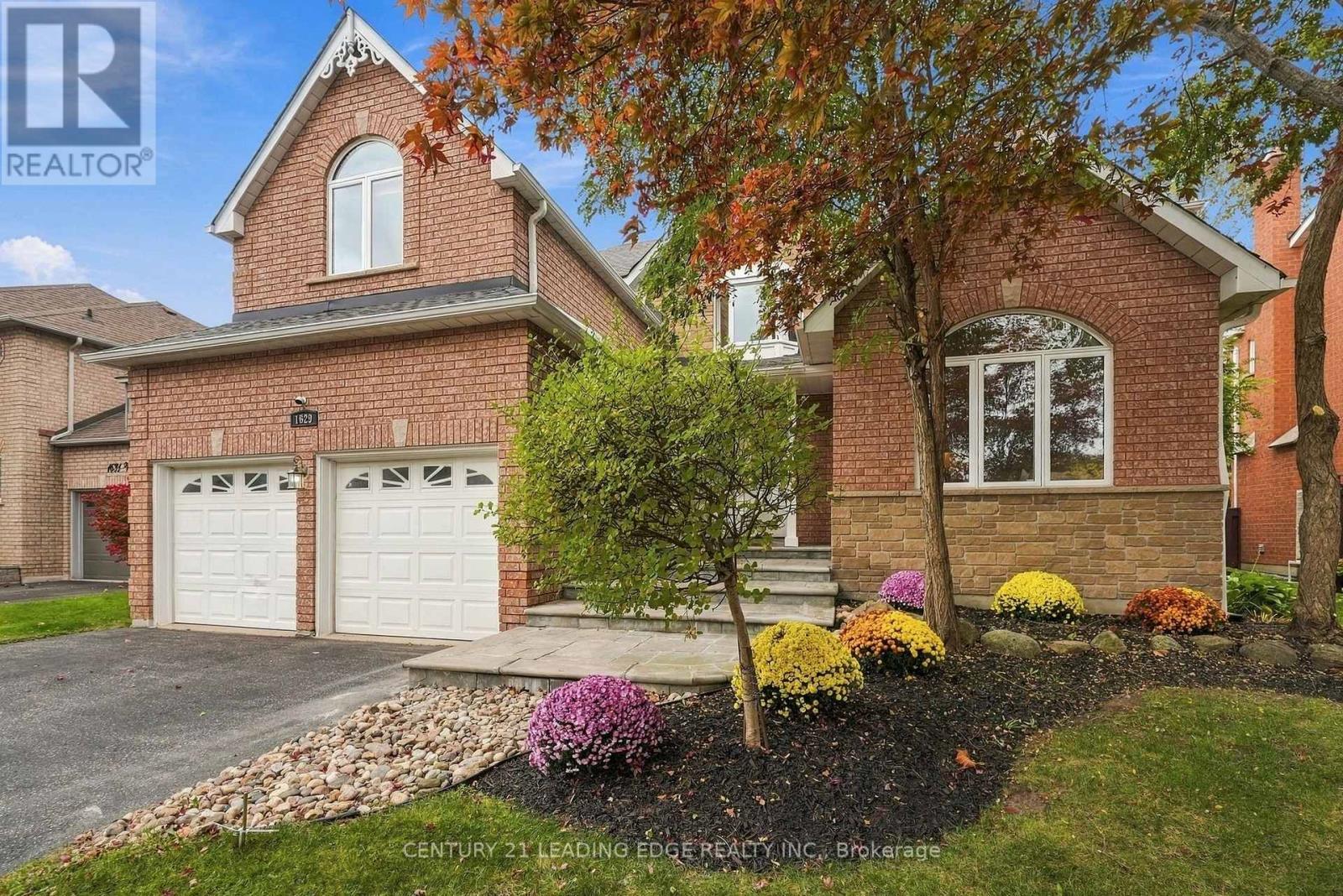 1629 Valley Ridge Crescent Property Photo 4