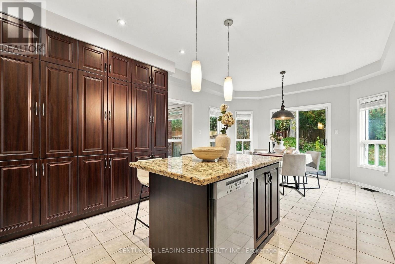 1629 Valley Ridge Crescent Property Photo 16