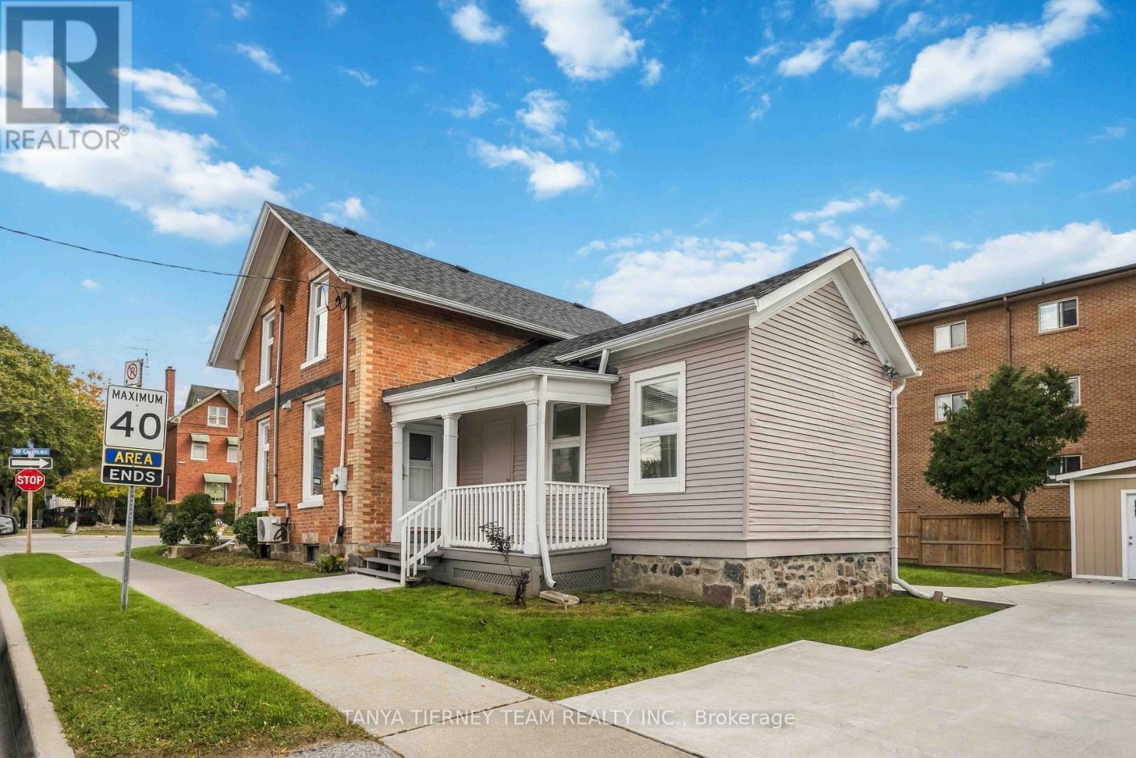 Upper - 168 Centre Street S Property Photo 25