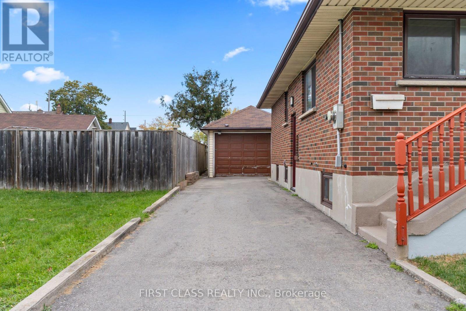 284 Jackson Avenue Property Photo 4