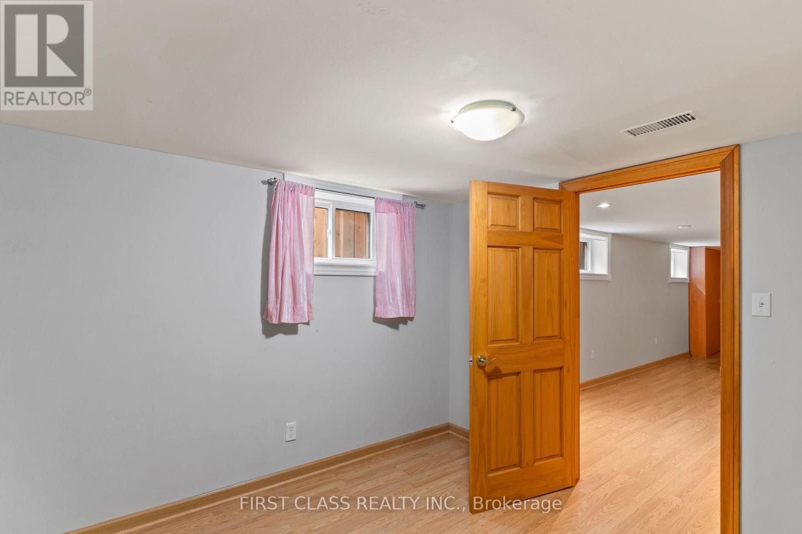 284 Jackson Avenue Property Photo 6
