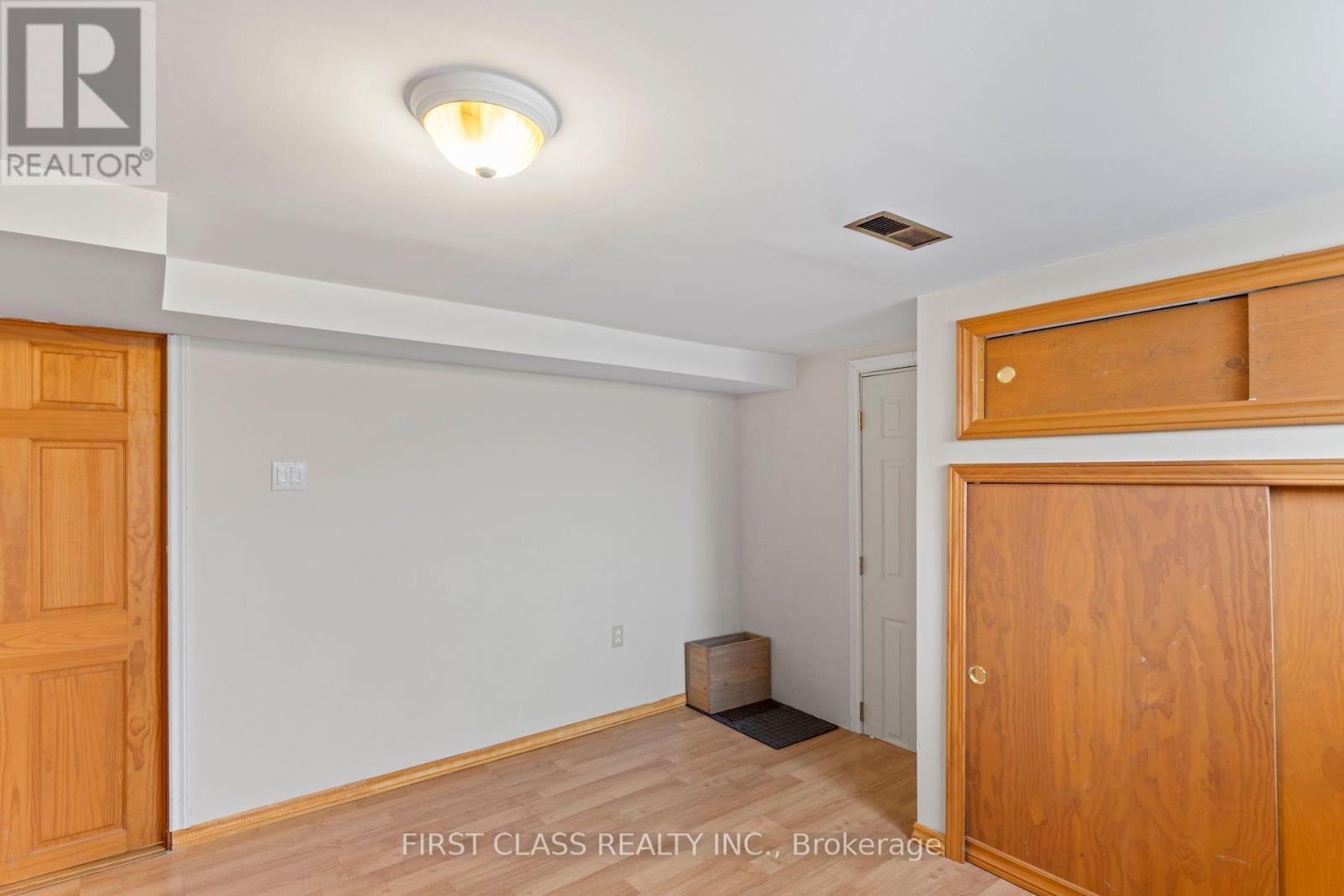 284 Jackson Avenue Property Photo 23