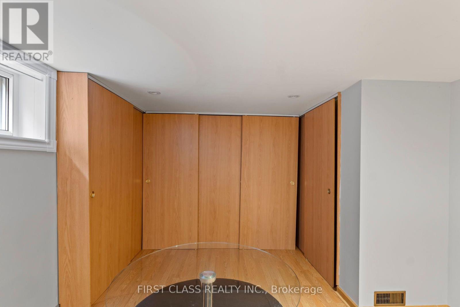 284 Jackson Avenue Property Photo 32