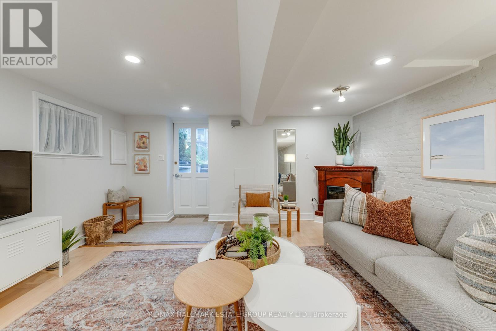 32 Ashdale Avenue Property Photo 33