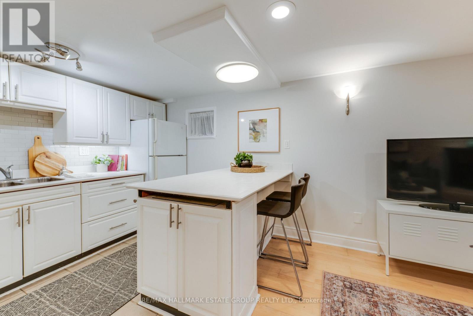 32 Ashdale Avenue Property Photo 39