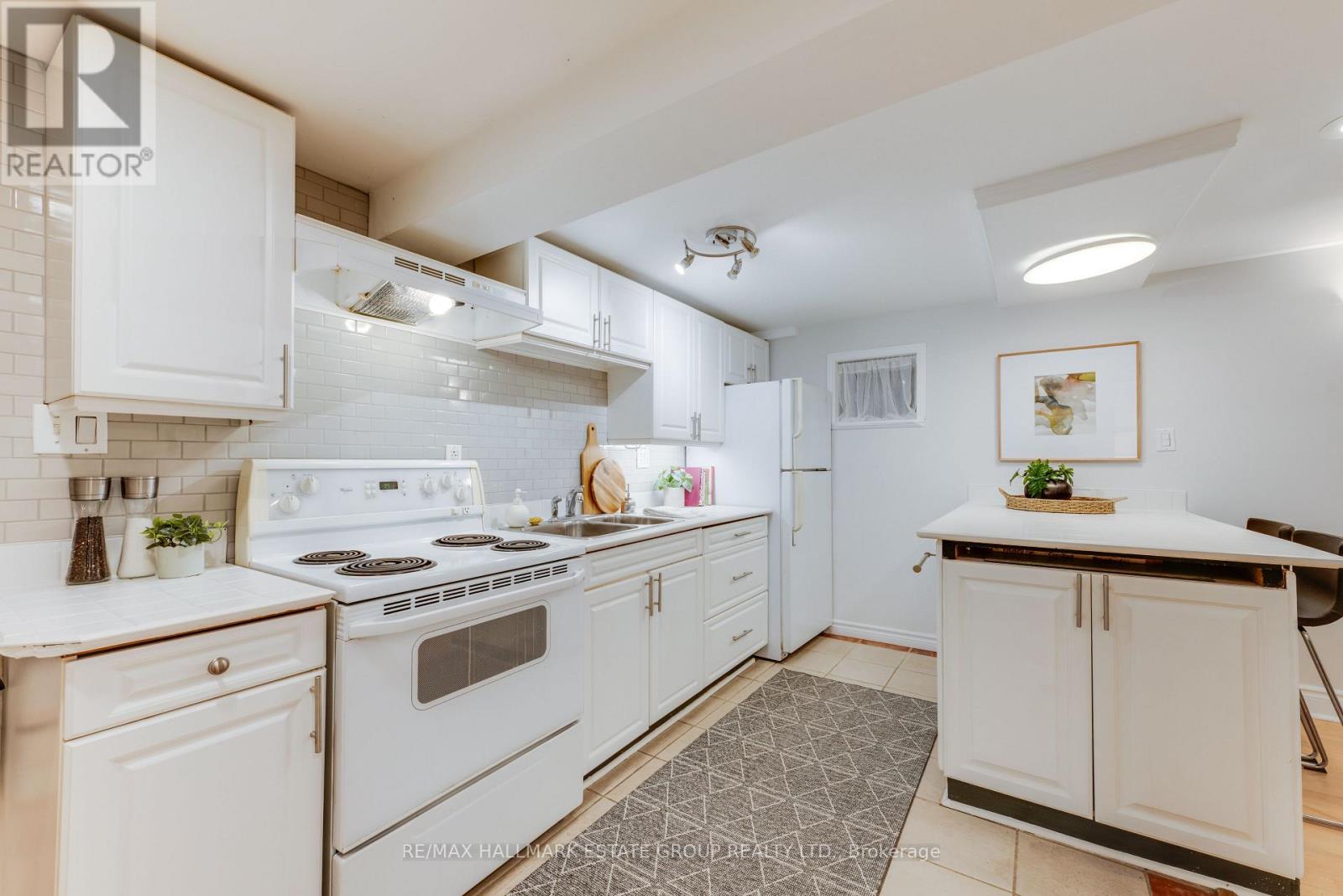 32 Ashdale Avenue Property Photo 40