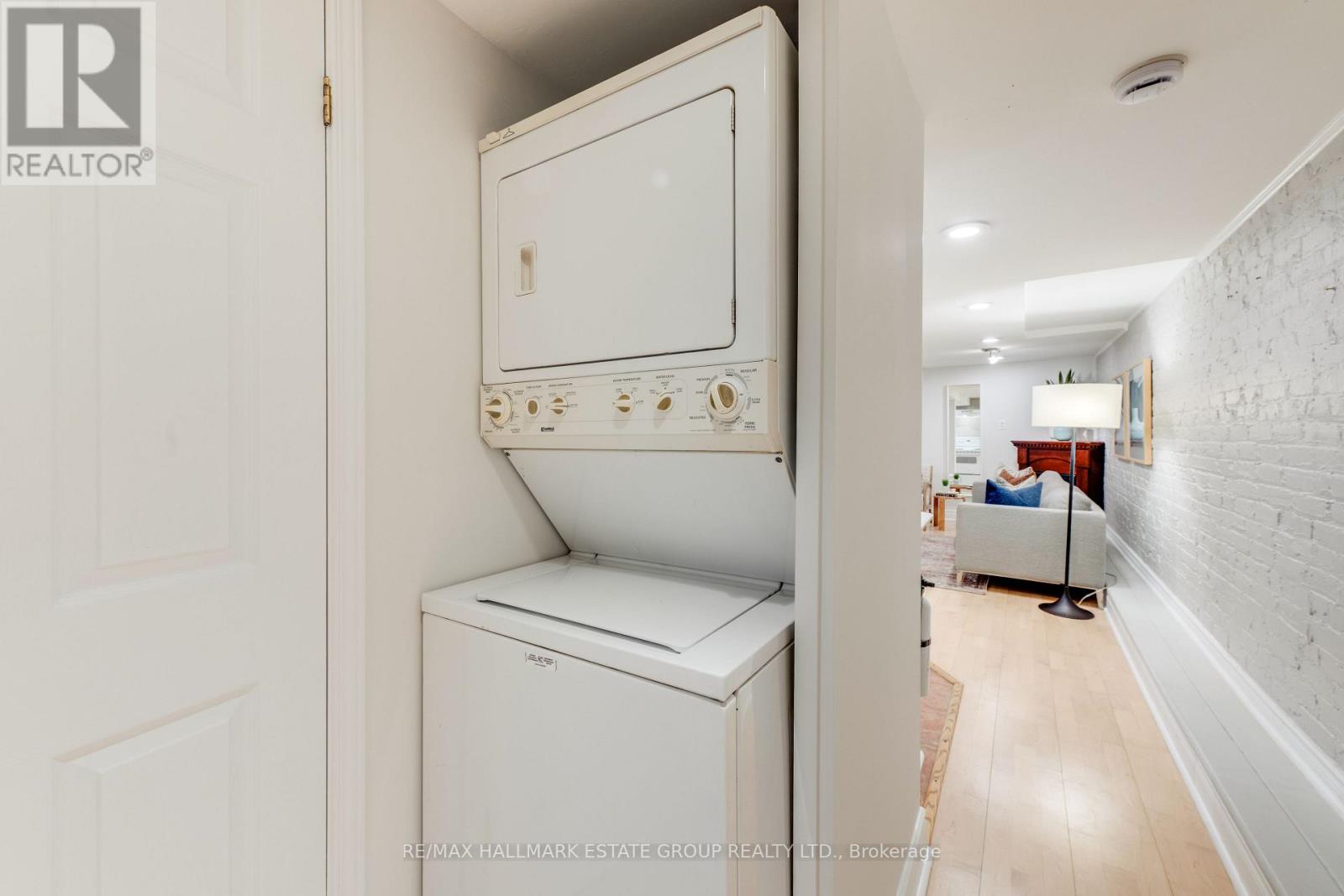 32 Ashdale Avenue Property Photo 43