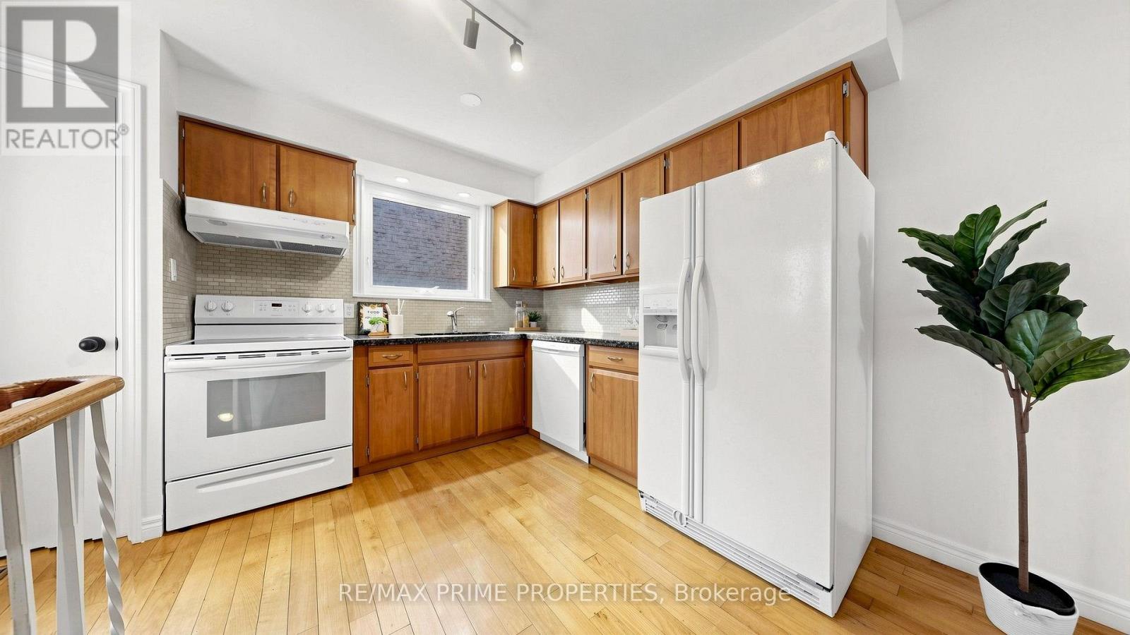 3 Leeswood Crescent E Property Photo 15