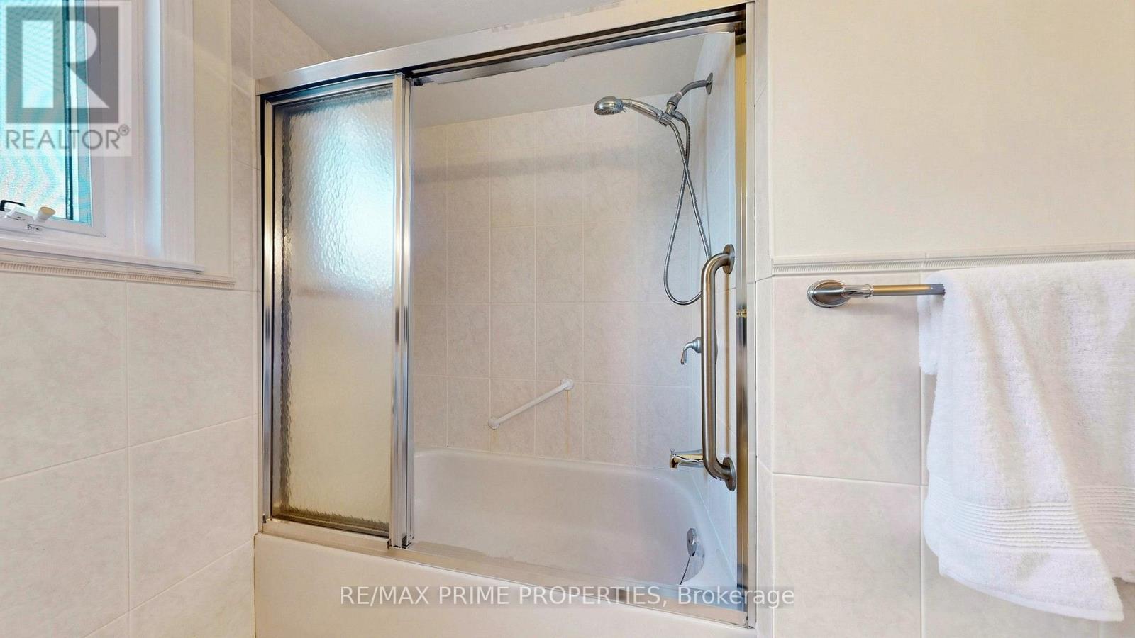 3 Leeswood Crescent E Property Photo 32