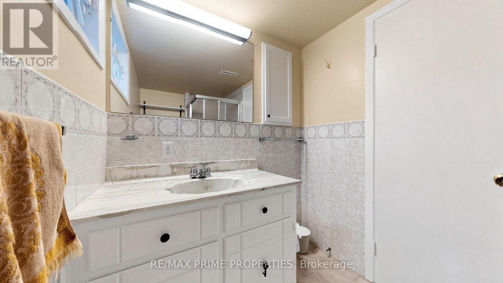 3 Leeswood Crescent E Property Photo 41
