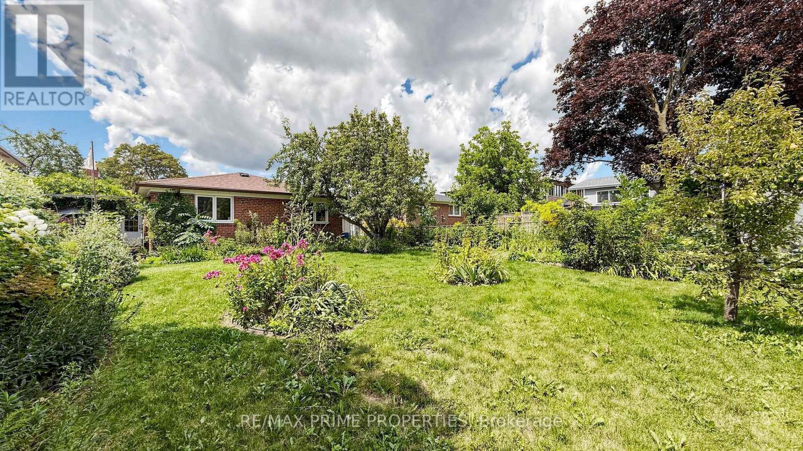 3 Leeswood Crescent E Property Photo 46