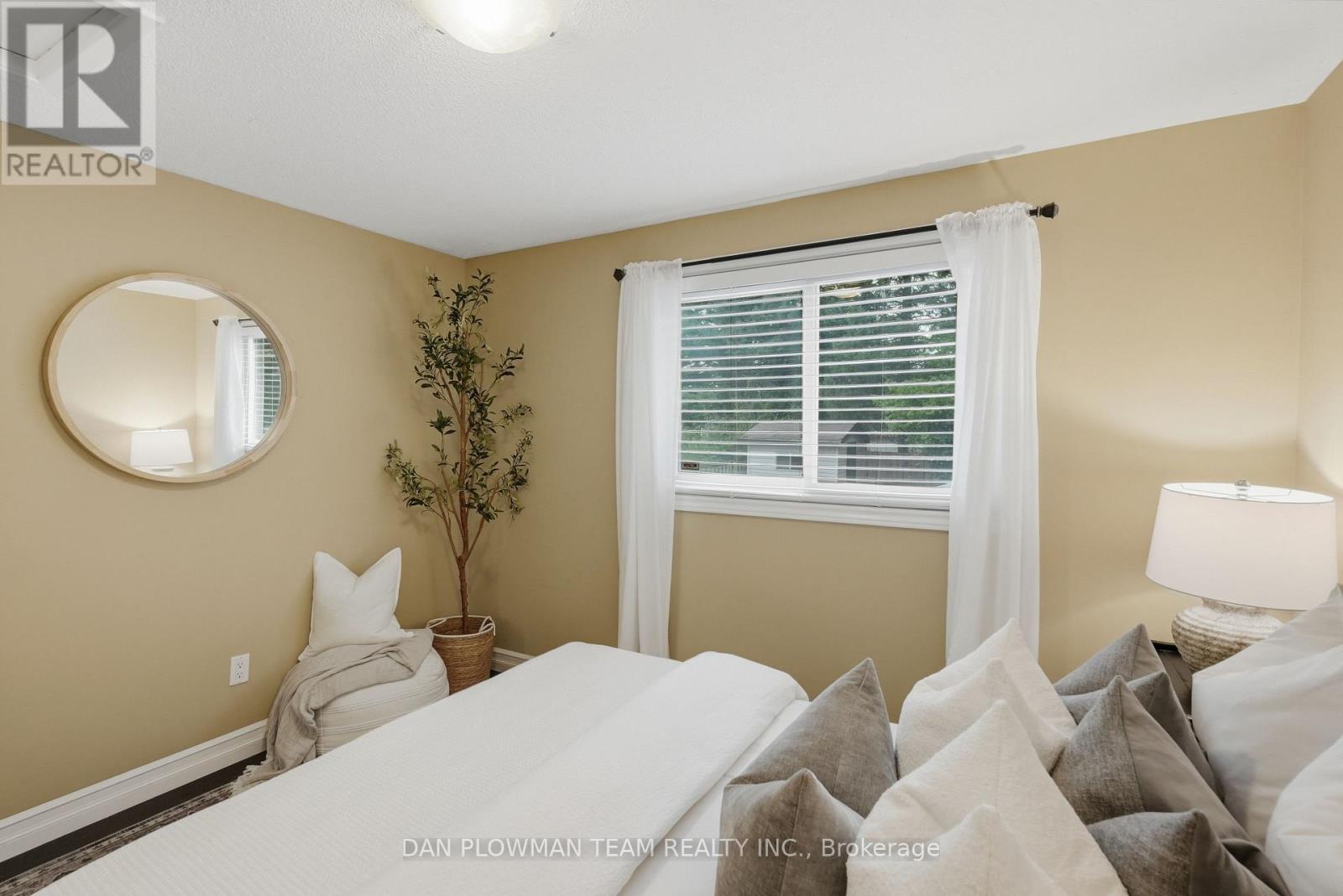 77 Hialeah Crescent Property Photo 21