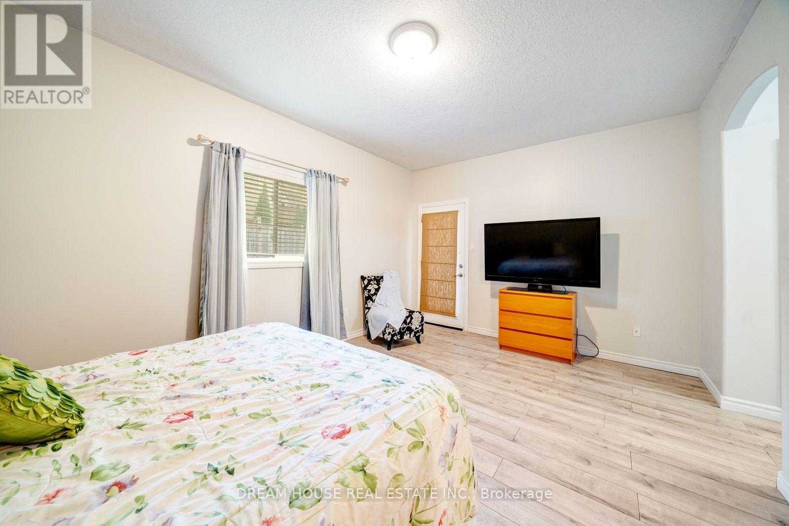 186 Fenning Drive Property Photo 16