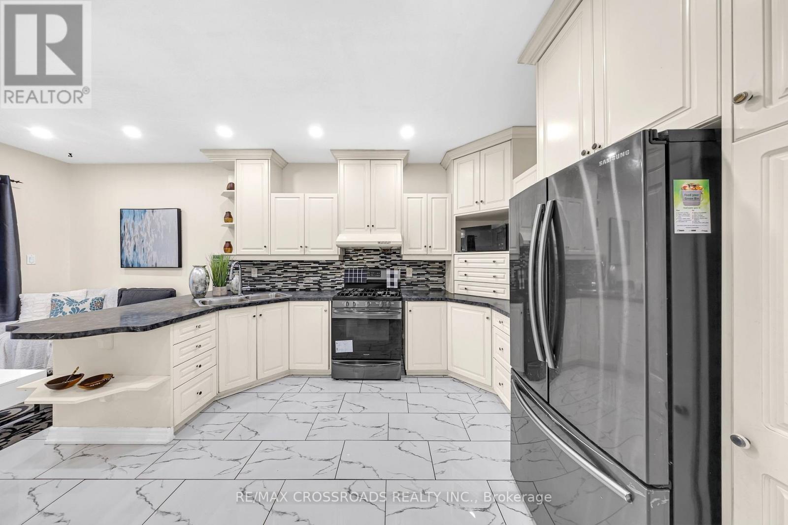 592a Danforth Road Property Photo 6