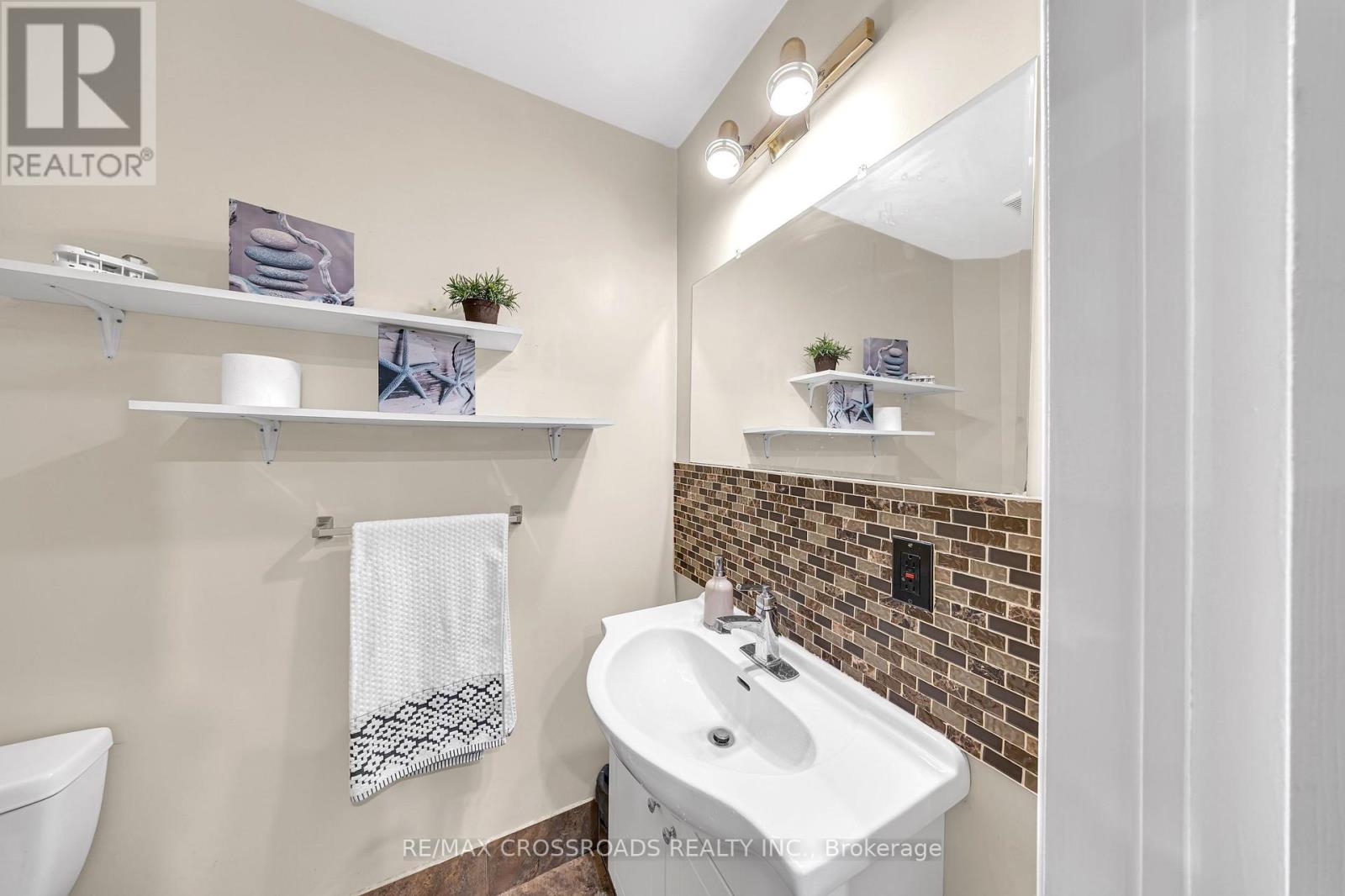 592a Danforth Road Property Photo 18