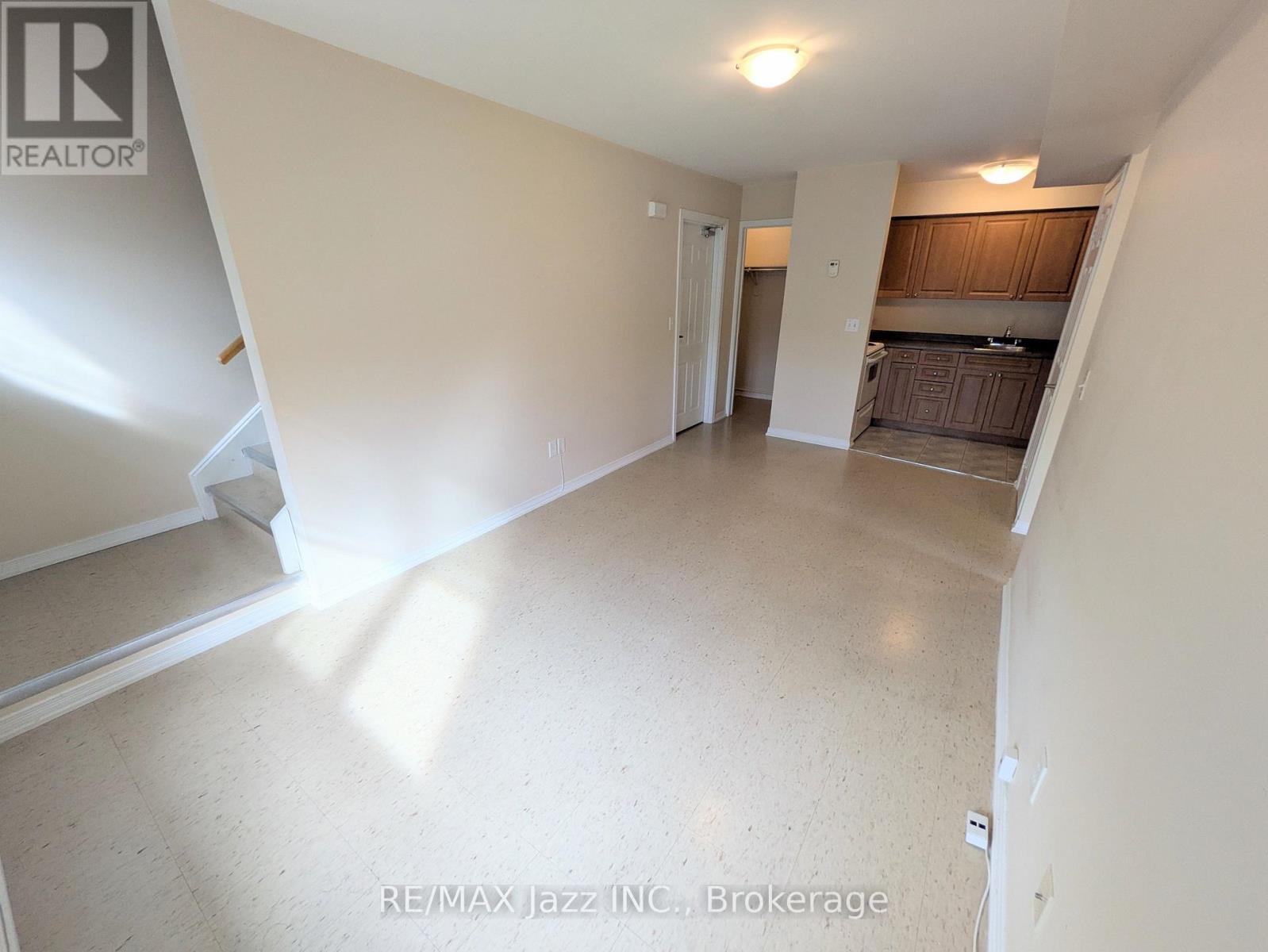 203 - 760 King Street E Property Photo 6