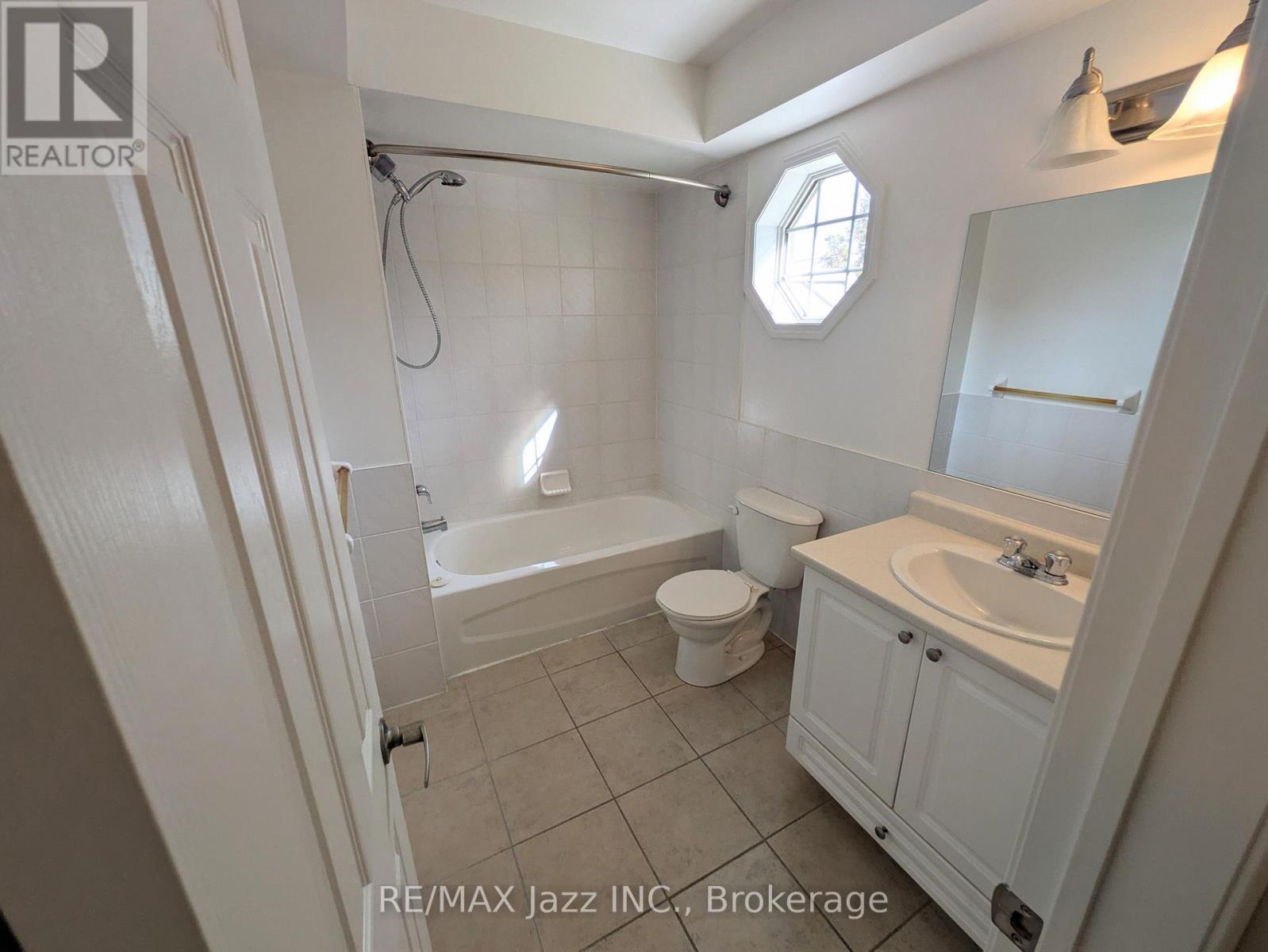 203 - 760 King Street E Property Photo 11