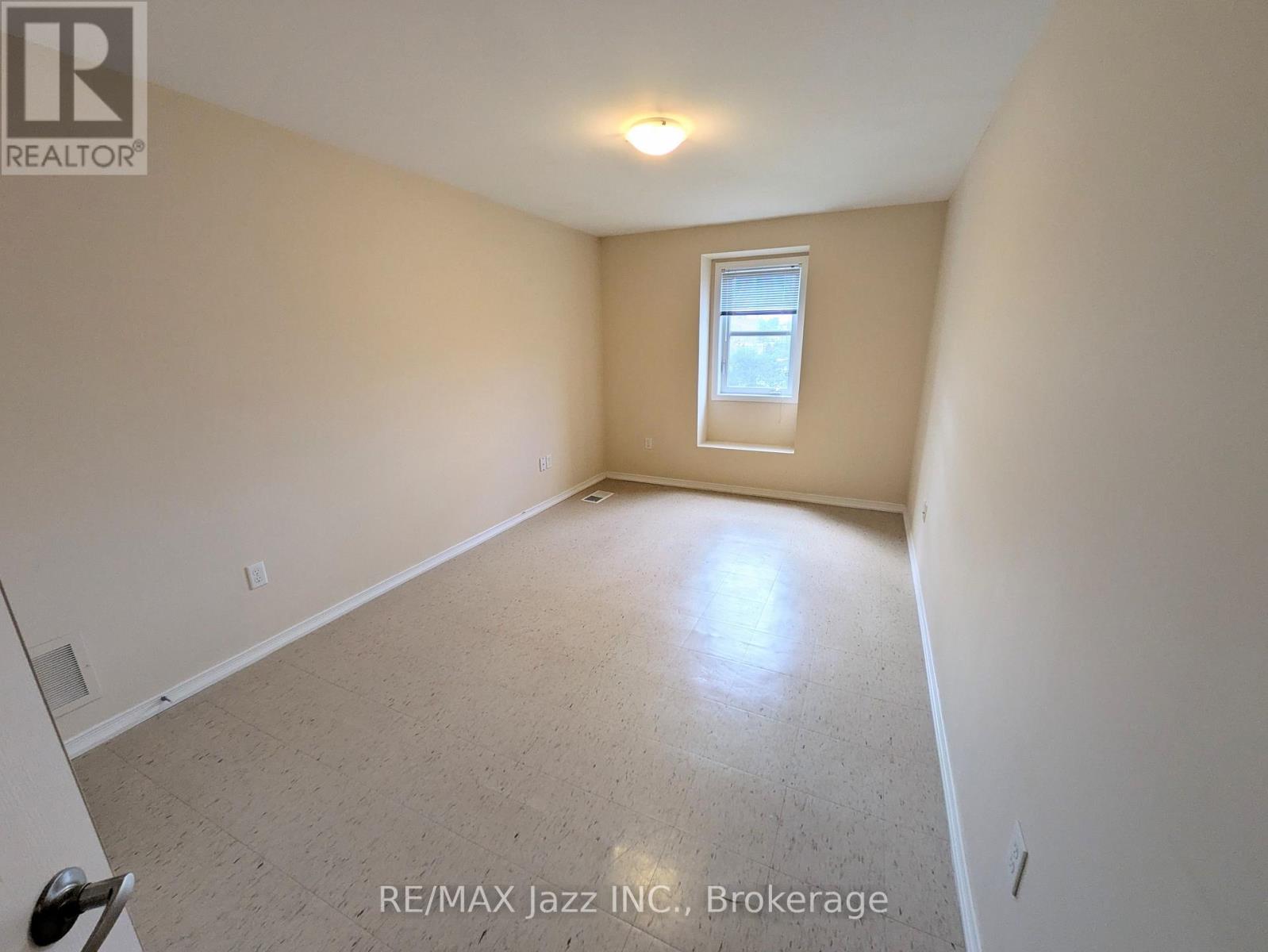 203 - 760 King Street E Property Photo 15