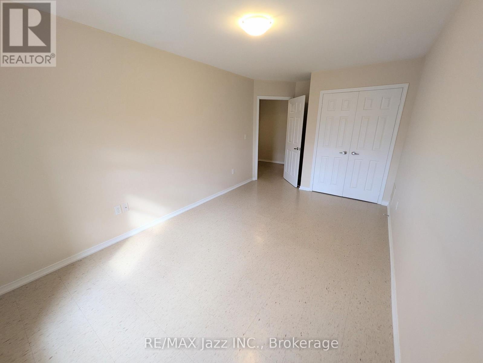 203 - 760 King Street E Property Photo 16