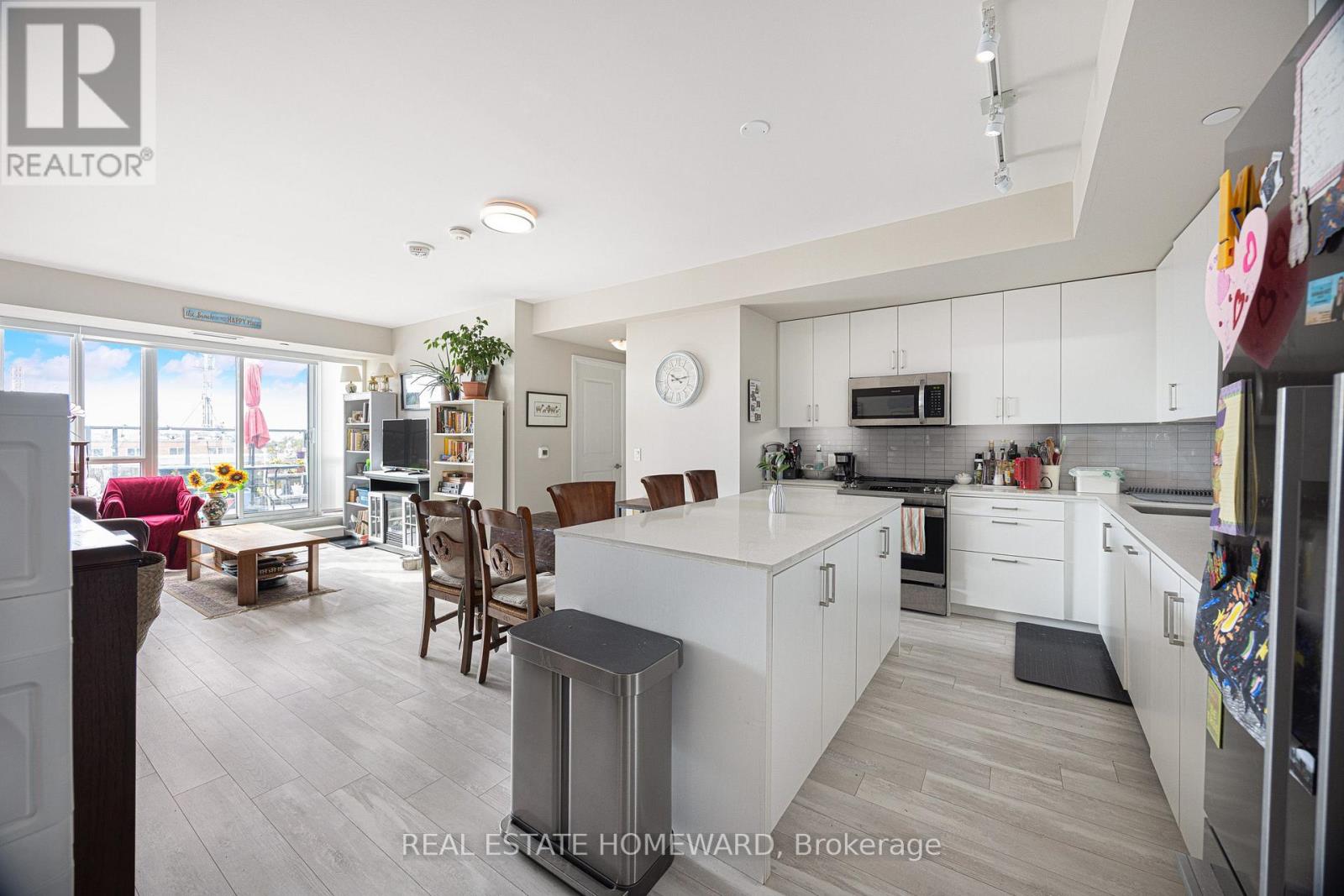 605 - 1630 Queen Street E Property Photo 2