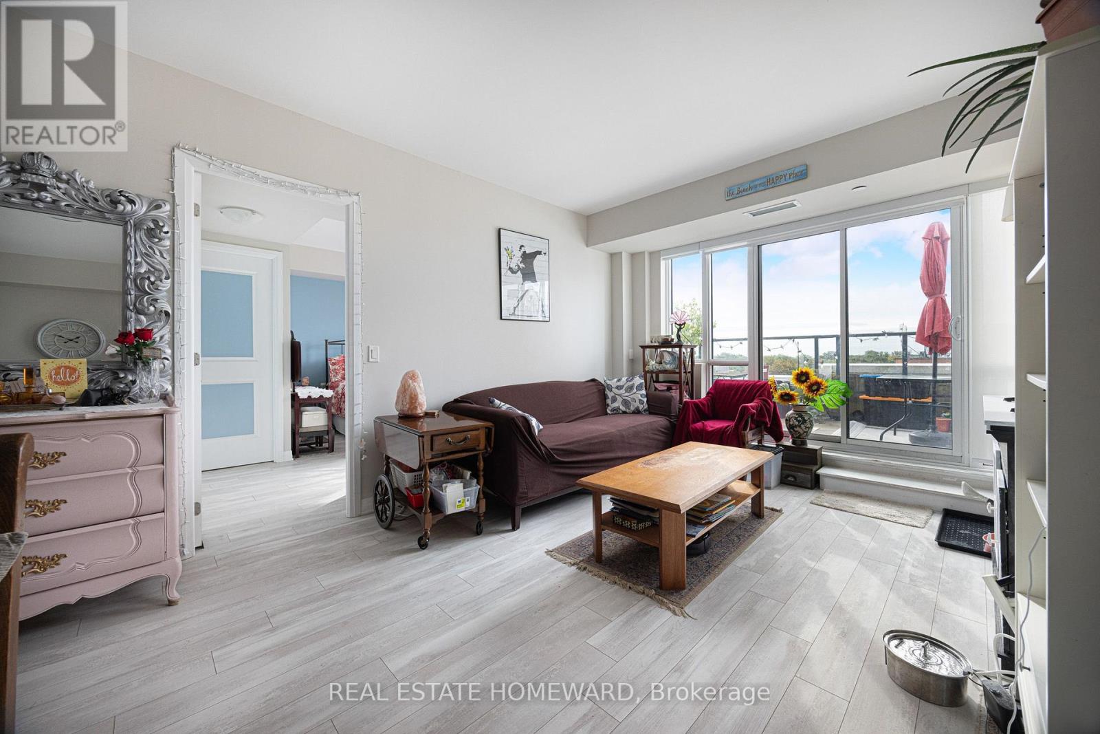605 - 1630 Queen Street E Property Photo 3