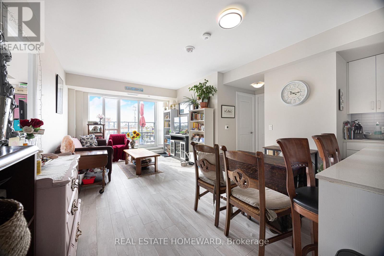 605 - 1630 Queen Street E Property Photo 5
