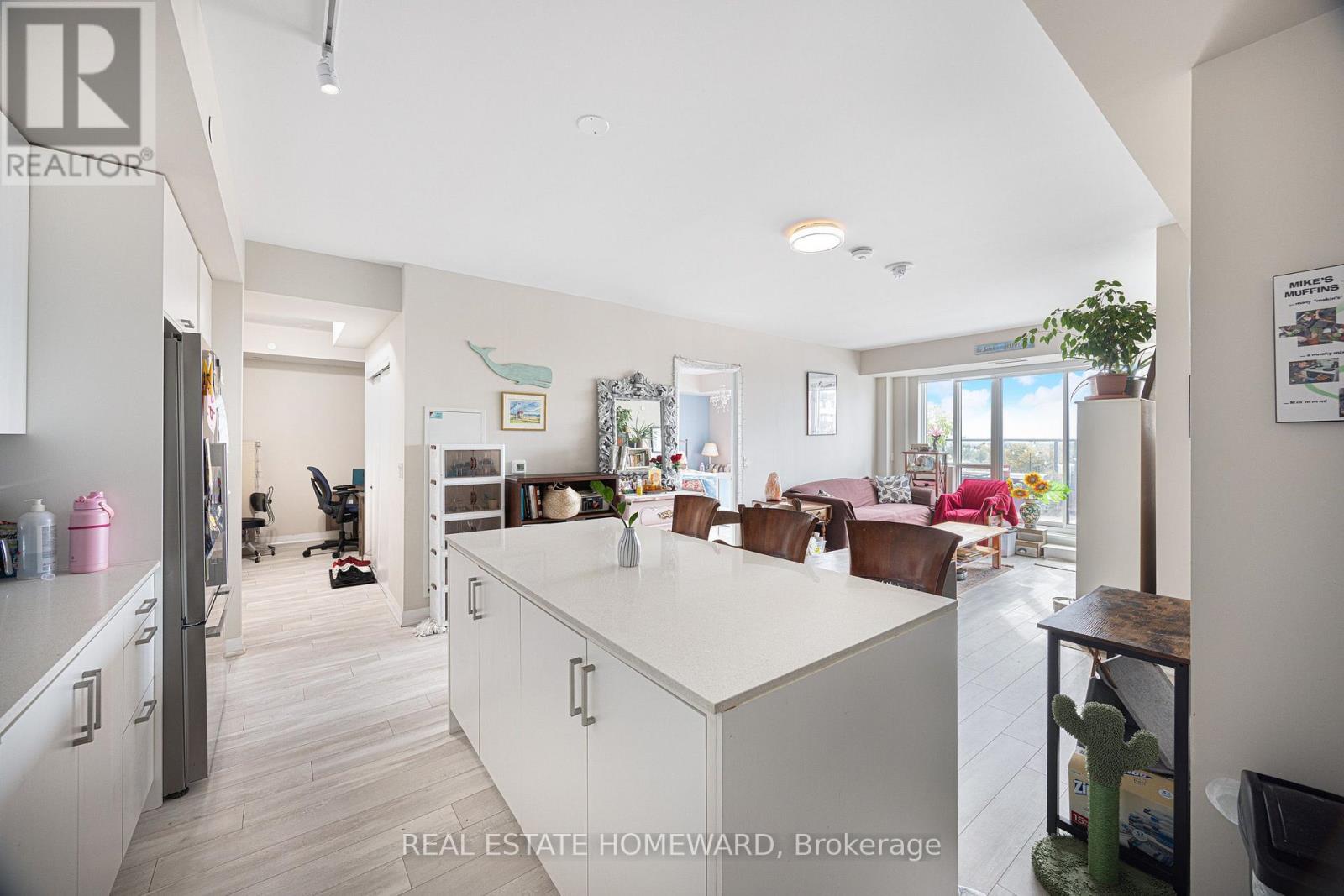 605 - 1630 Queen Street E Property Photo 6