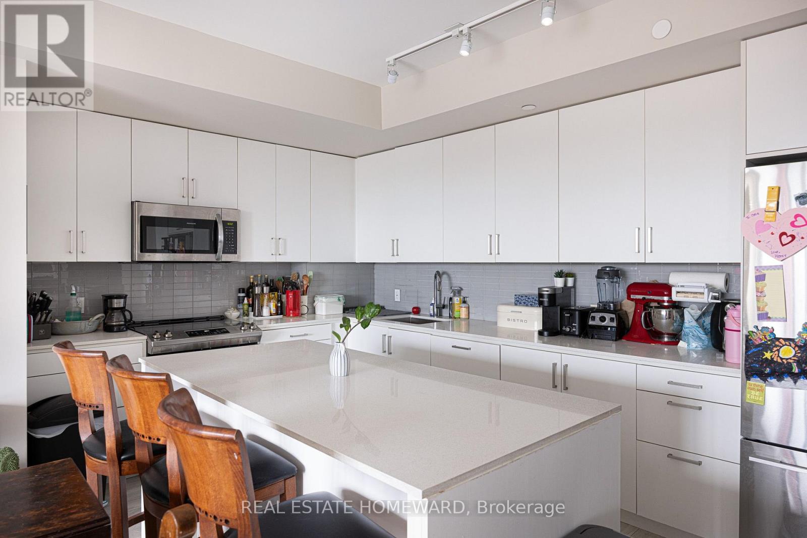 605 - 1630 Queen Street E Property Photo 8