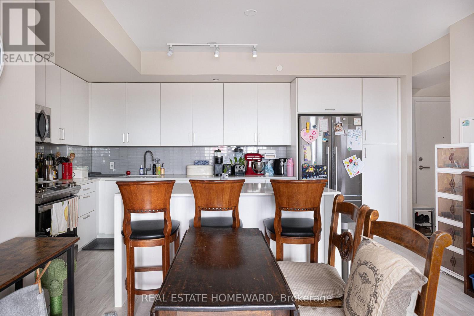 605 - 1630 Queen Street E Property Photo 9