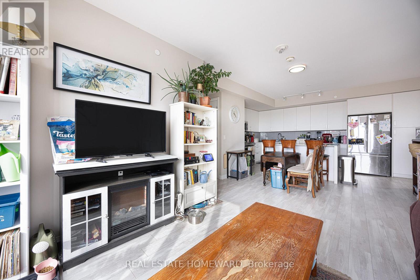 605 - 1630 Queen Street E Property Photo 10