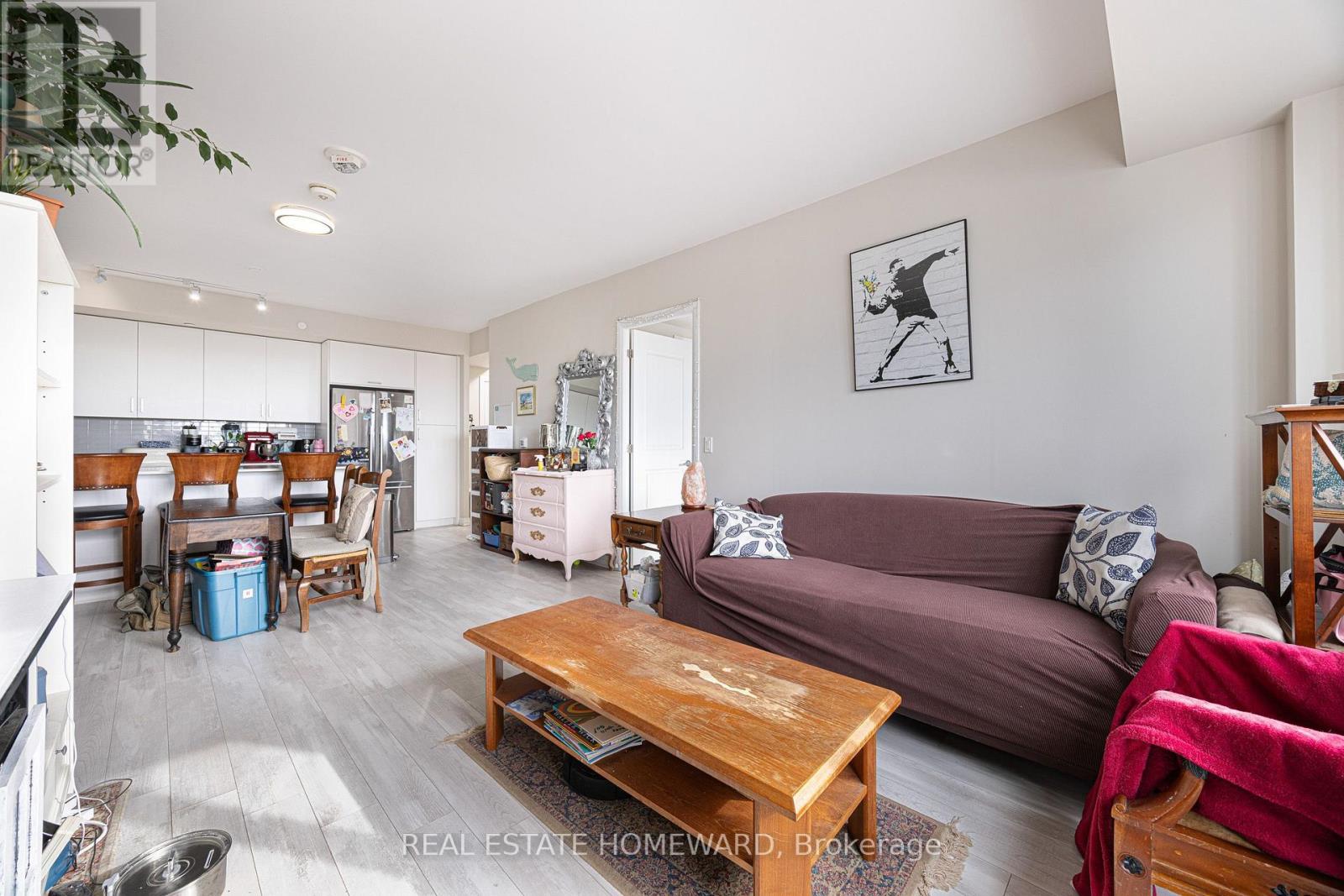 605 - 1630 Queen Street E Property Photo 11