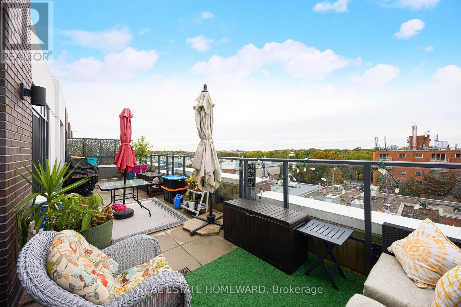 605 - 1630 Queen Street E Property Photo 12