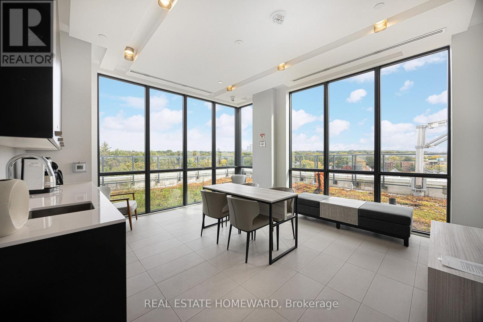 605 - 1630 Queen Street E Property Photo 25