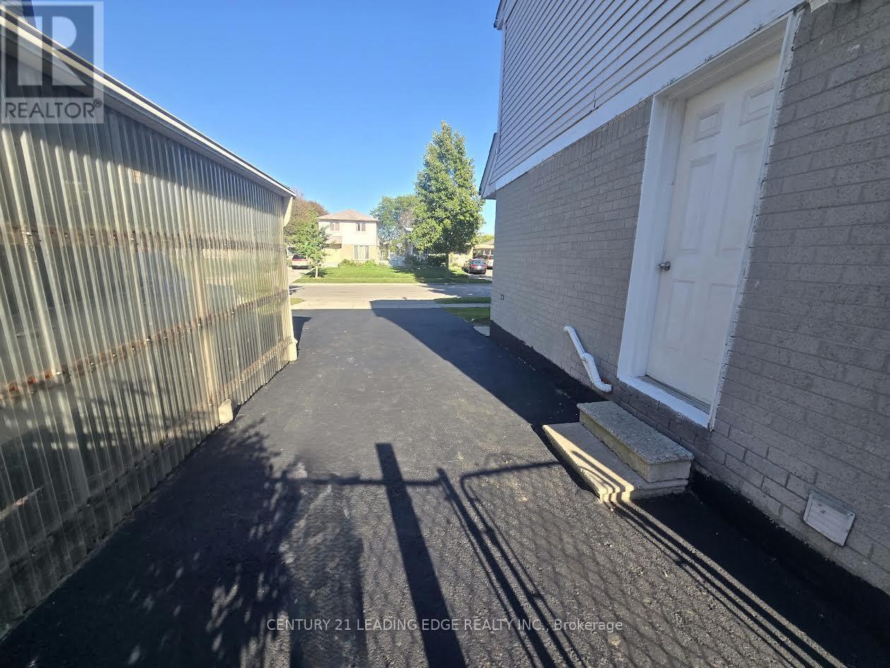 5 Murison Boulevard Property Photo 2