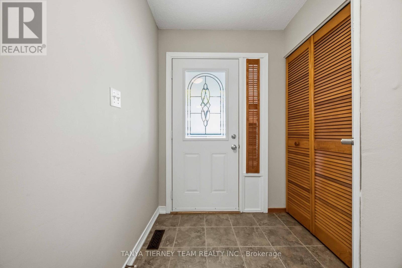 32 - 1330 Trowbridge Drive Property Photo 5