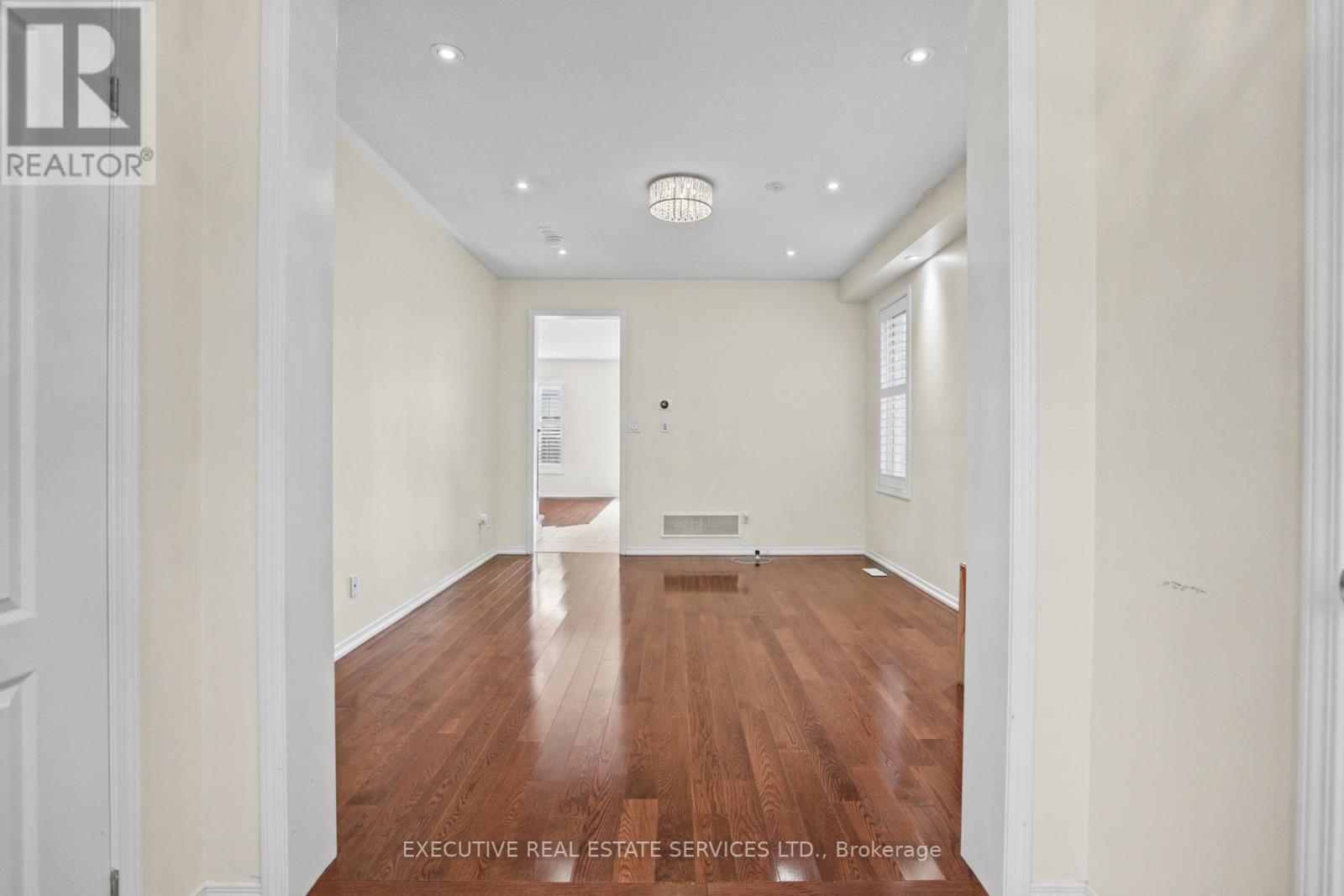 1571 Edgecroft Drive Property Photo 8