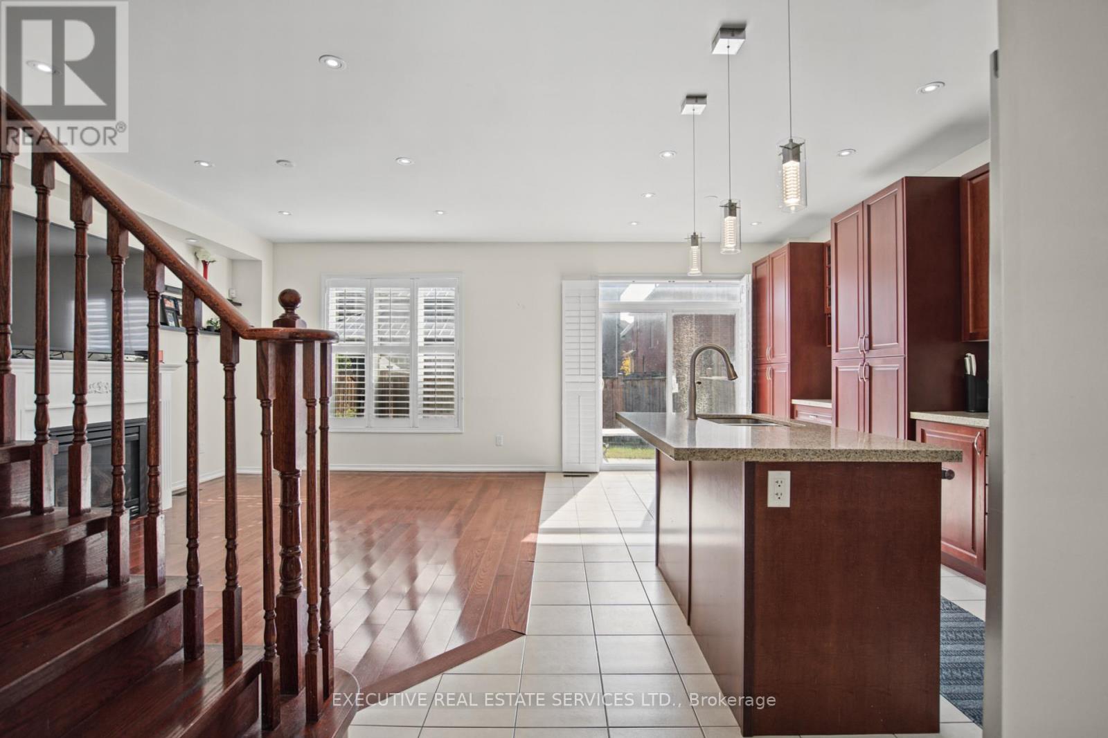 1571 Edgecroft Drive Property Photo 13