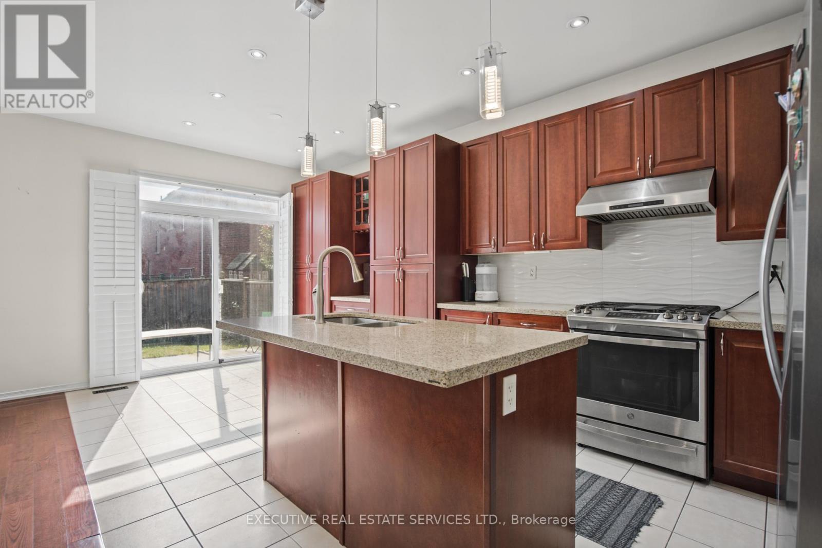 1571 Edgecroft Drive Property Photo 14