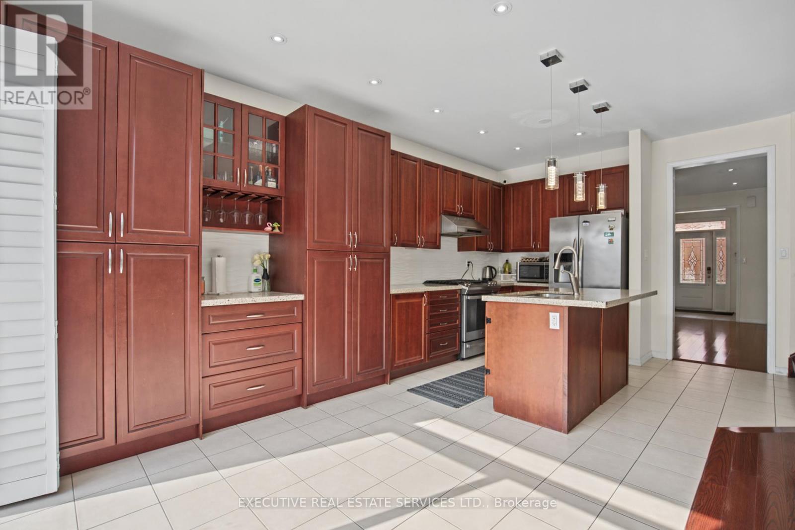 1571 Edgecroft Drive Property Photo 16