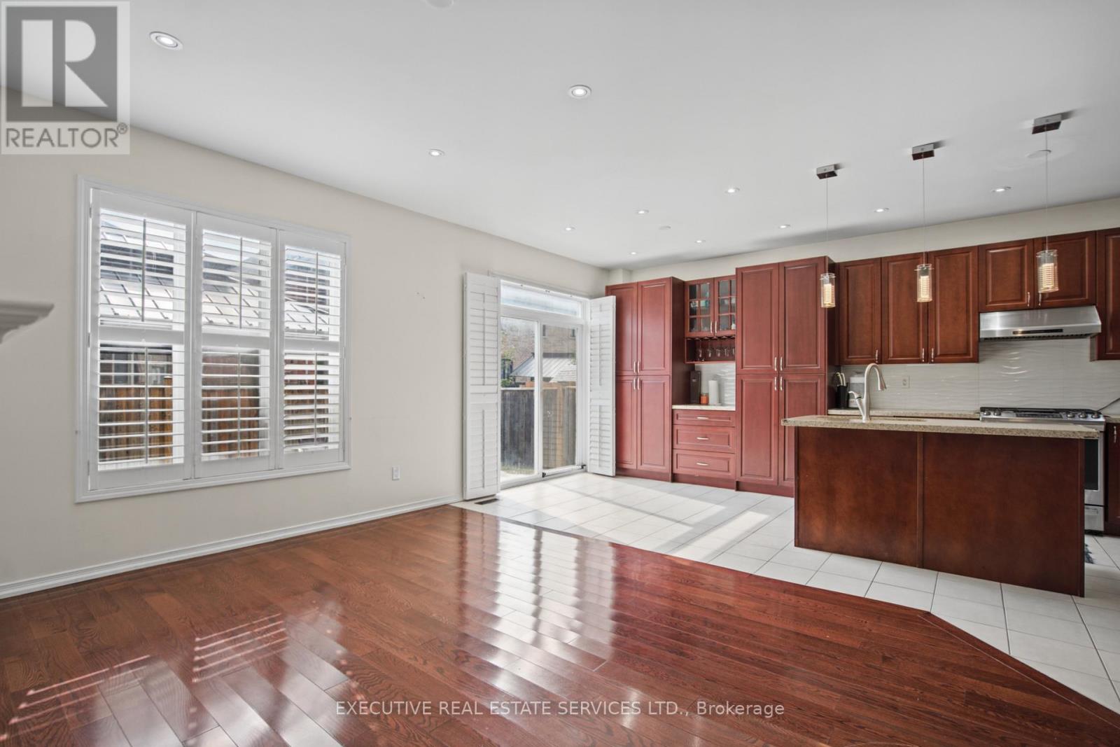 1571 Edgecroft Drive Property Photo 21