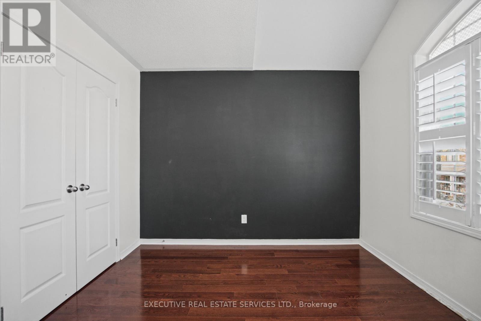 1571 Edgecroft Drive Property Photo 34