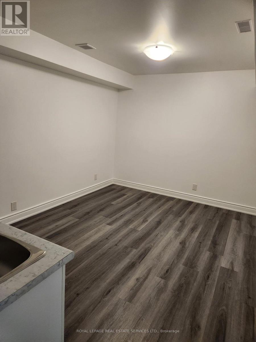 207 - 2820 Danforth Avenue Property Photo 3