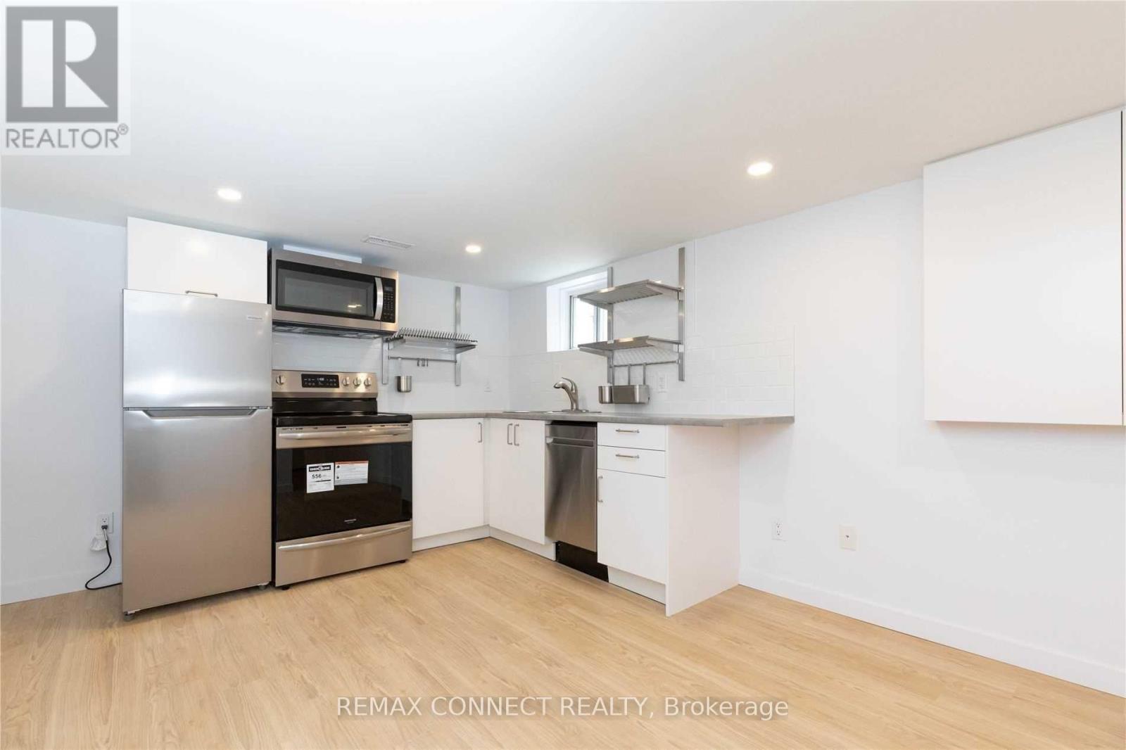 Lower - 1370 Woodbine Avenue Property Photo 3