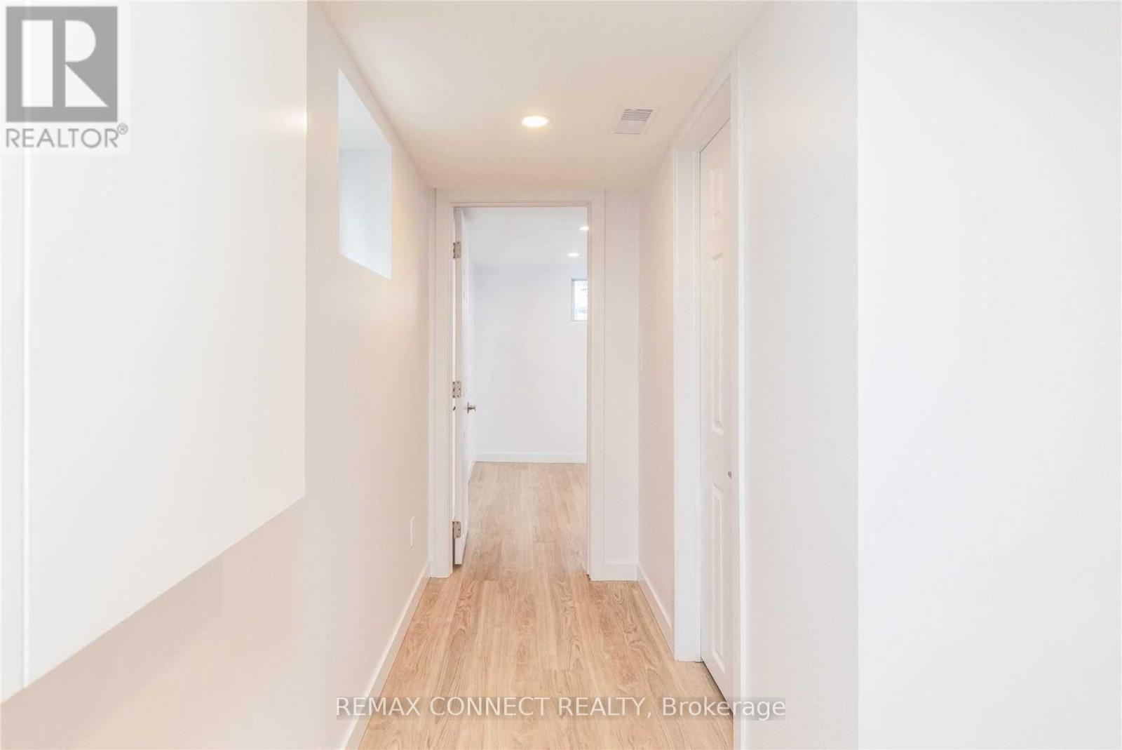 Lower - 1370 Woodbine Avenue Property Photo 8