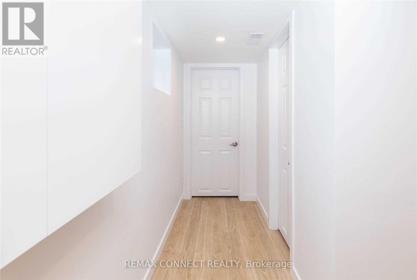 Lower - 1370 Woodbine Avenue Property Photo 9