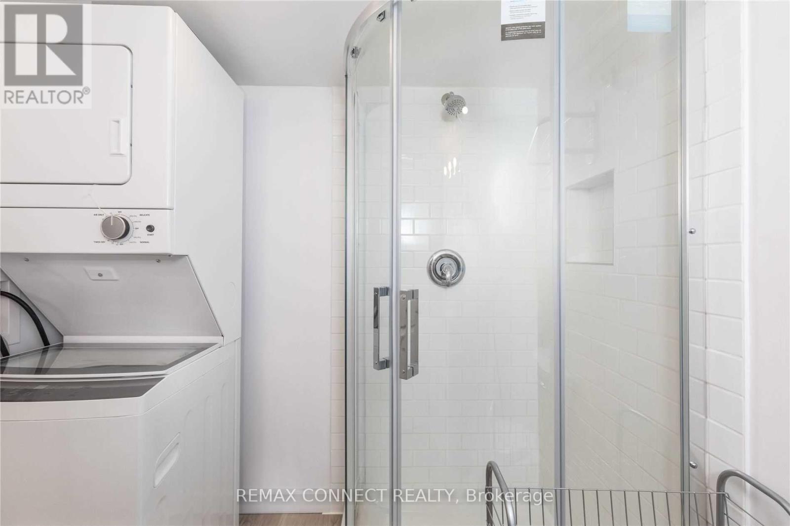 Lower - 1370 Woodbine Avenue Property Photo 11
