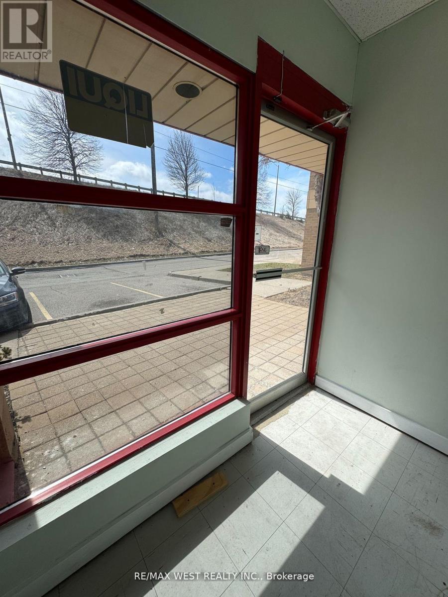 34 - 5310 Finch Avenue E Property Photo 4